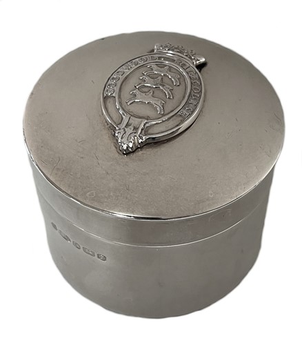 Lot 294 - An Elizabeth II silver box and cover, mark of Theo Fennell