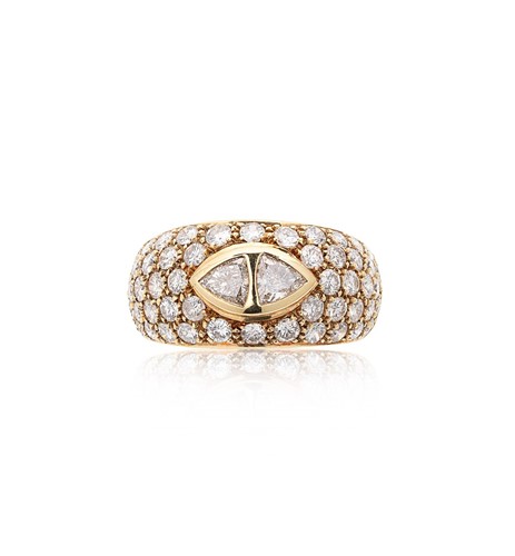 Lot 138 - A diamond set bombé style ring