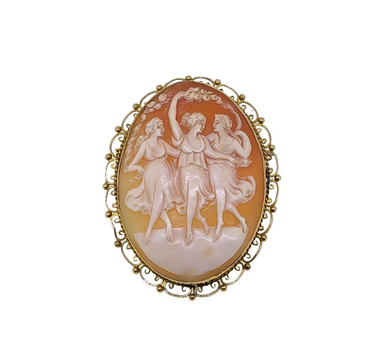 Lot 21 - A cameo brooch