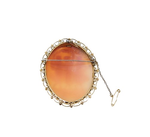Lot 21 - A cameo brooch