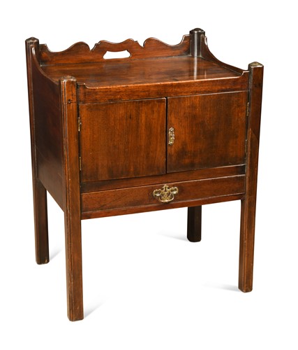 Lot 488 - A George III mahogany tray-top night cupboard