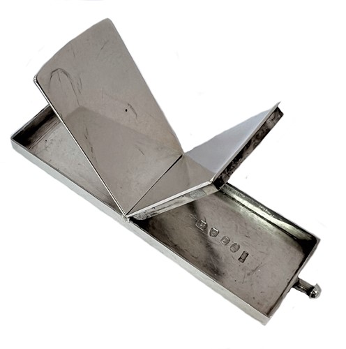 Lot 237 - A George III silver tooth powder box