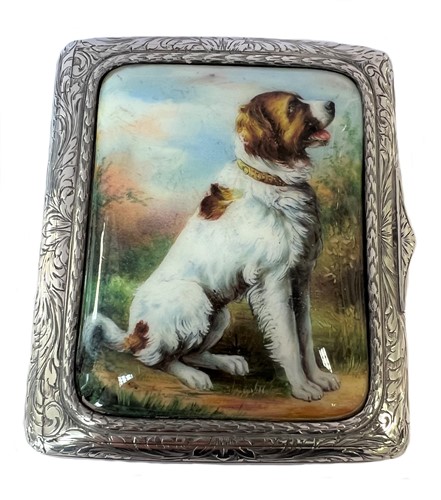 Lot 272 - A (probably) continental metalwares cigarette case with enamelled plaque