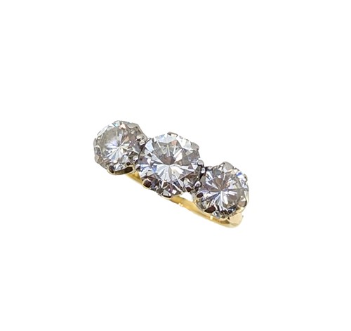 Lot 161 - A diamond three stone ring