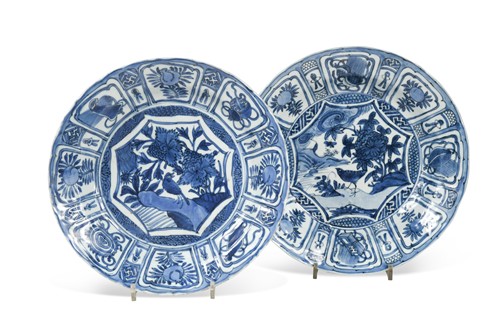 Lot 1 - Two similar Chinese Kraak blue and white porcelain dishes, Ming Dynasty, circa 1600