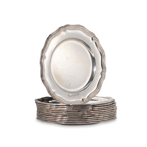 Lot 399 - A set of 12 Victorian silver plates, mark of John Samuel Hunt