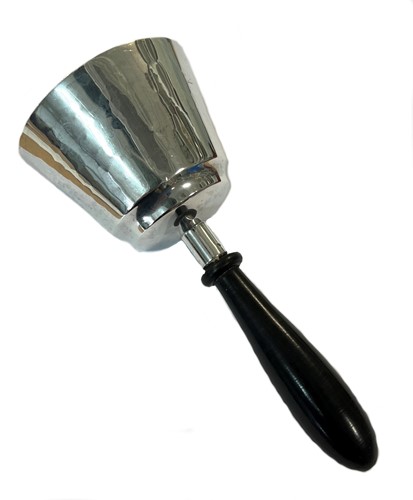 Lot 300 - An early 20th century silver table bell
