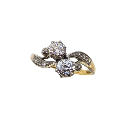 Lot 103 - A diamond set crossover style ring