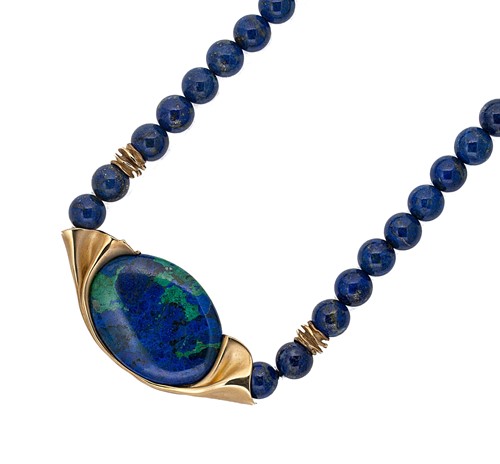 Lot 61 - A lapis bead necklace