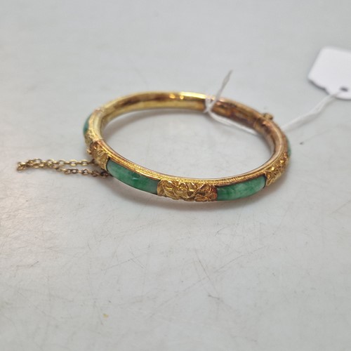 Lot 189 - A hinged bangle, tested as 18ct gold, gross...