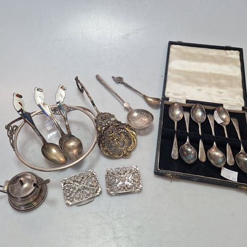 Lot 214 - A cased set of 6 silver teaspoons, a silver...