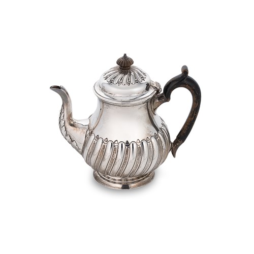 Lot 389 - A Victorian silver teapot