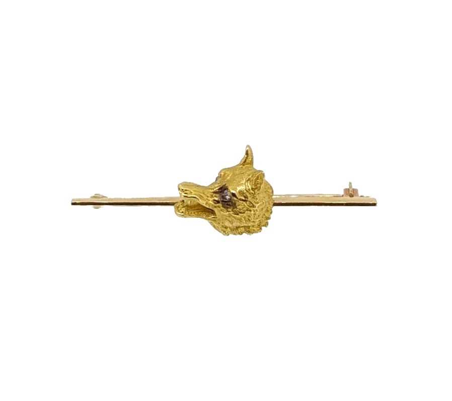 Lot 9 - A diamond set wolf head bar brooch