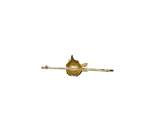Lot 9 - A diamond set wolf head bar brooch