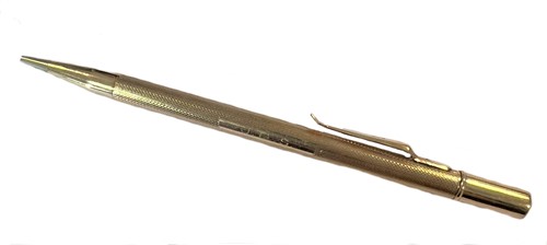 Lot 309 - A 9ct gold propelling pencil