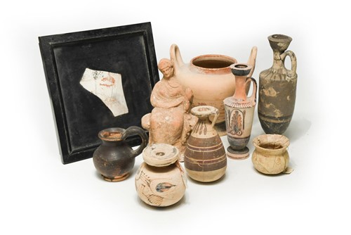 Lot 757 - A Greek Boeotian statuette, circa 5th/4th century BC