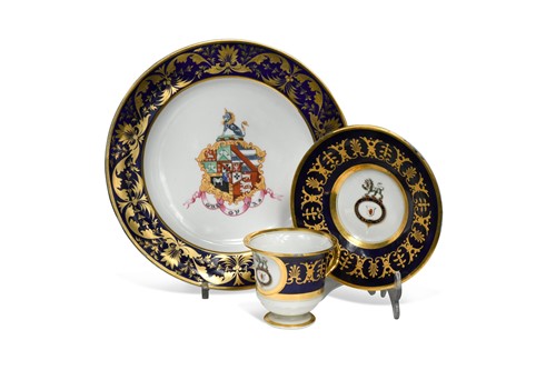 Lot 493 - A Derby armorial plate, circa 1820