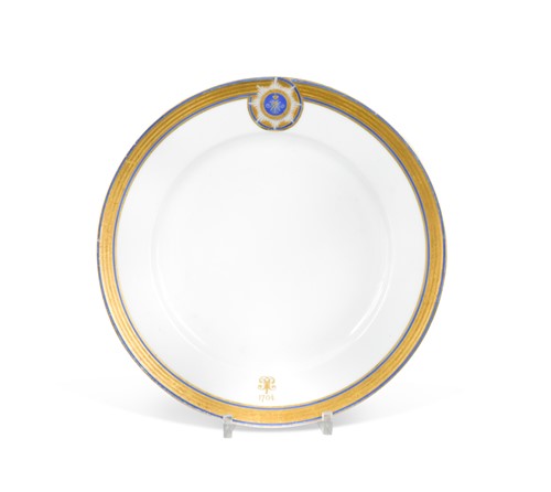 Lot 508 - A Russian porcelain Imperial plate