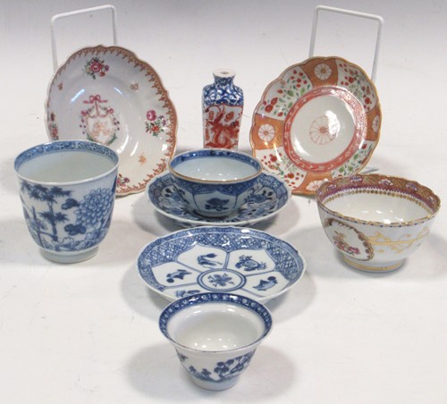 Lot 83 - An 18th century Chinese export saucer and...