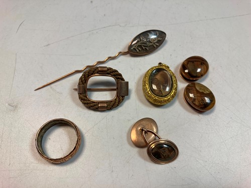 Lot 176 - A memorial locket, together with a ring. a...