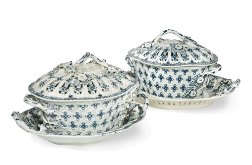 Lot 568 - A Caughley blue and white chestnut basket, cover and stand, circa 1775