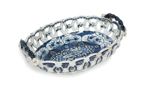 Lot 573 - A Worcester Kang Hsi Lotus pattern two-handled oval basket, circa 1770