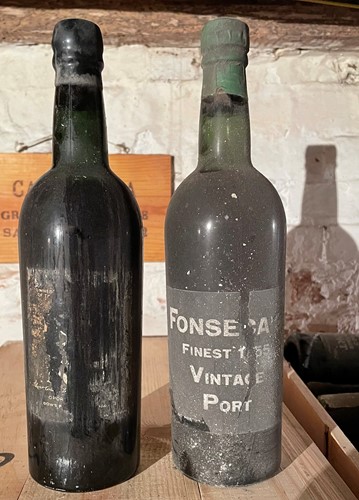 Lot 389 - Dow's Vintage Port 1960