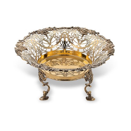 Lot 406 - An Edward VII silver gilt fruit bowl