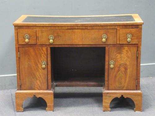 Lot 468 - A 19th mahogany kneehole desk, with leather...