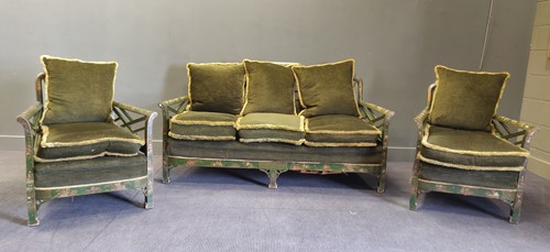 Lot 472 - A three-piece green chinoiserie lacquered...