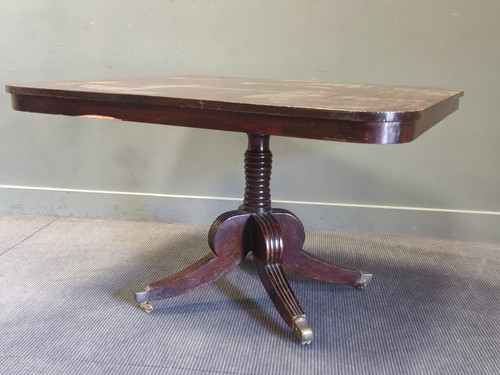 Lot 463 - A Regency mahogany breakfast table on four...