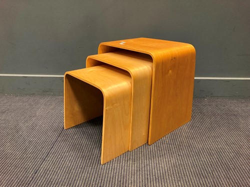 Lot 404 - A nest of bent plywood tables, 41 x 41 x 28.5cm