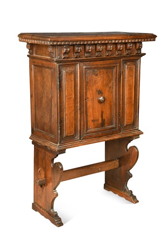 Lot 401 - A small Spanish chest, late 17th century