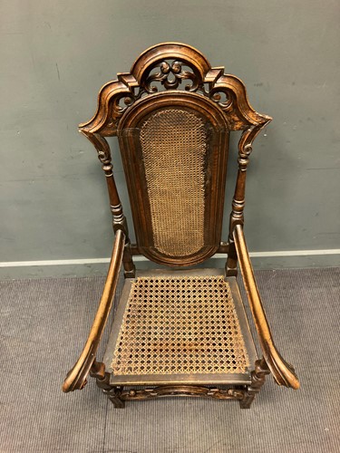 Lot 432 - A William and Mary style walnut armchair with...