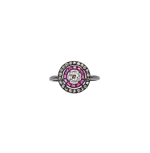 Lot 153 - An Art Deco ruby and diamond target style ring