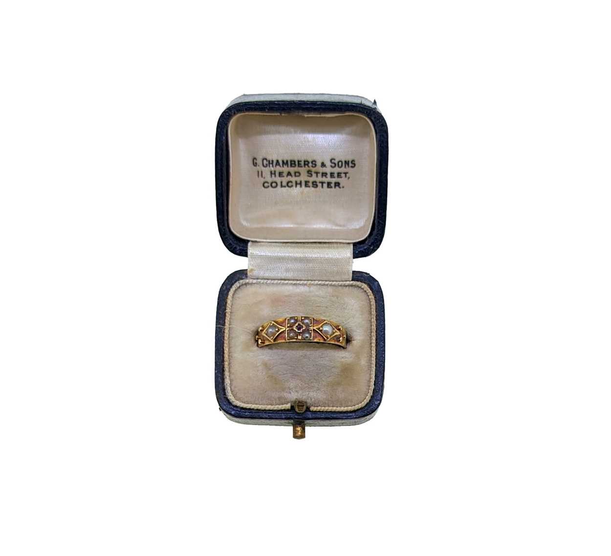 Lot 34 - An early 20th century ruby and split pearl ring