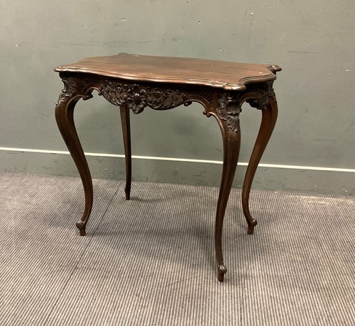 Lot 461 - A Chippendale rococo style mahogany centre...