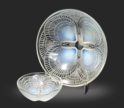 Lot 11 - Coquille, an R. Lalique opalescent glass dish, pattern 3202