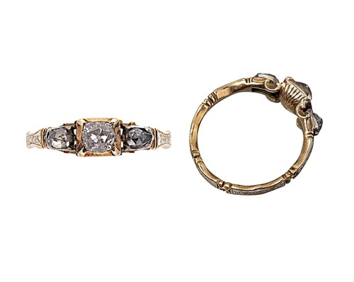 Lot 139 - An early 18th century diamond set mourning ring