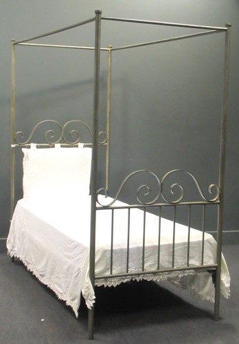 Lot 495 - A 20th century cast metal four poster single...