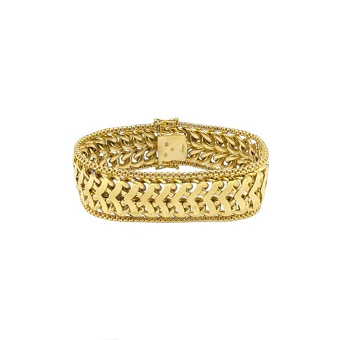 Lot 108 - A wide fancy bracelet