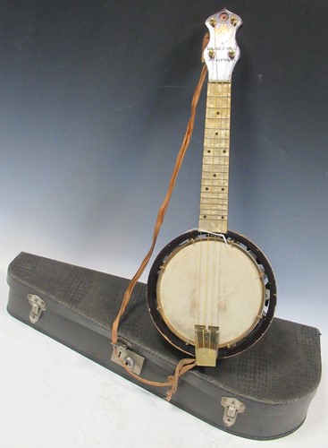 Lot 127 - Alvin Keech Signed Banjulele Banjo, 4 string,...