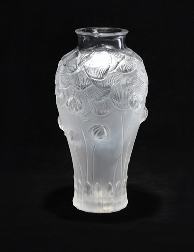 Lot 41 - A Lalique France Crystal Vase Model Giverny