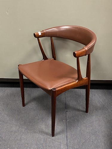 Lot 497 - A mid-century vinyl upholstered elbow chair