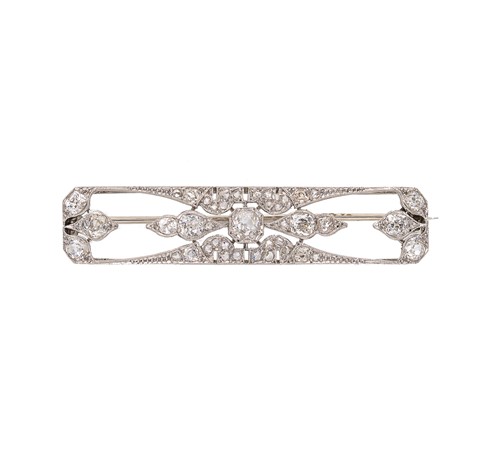 Lot 160 - An Art Deco diamond brooch