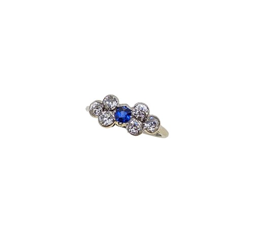 Lot 119 - An early 20th century sapphire and diamond ring
