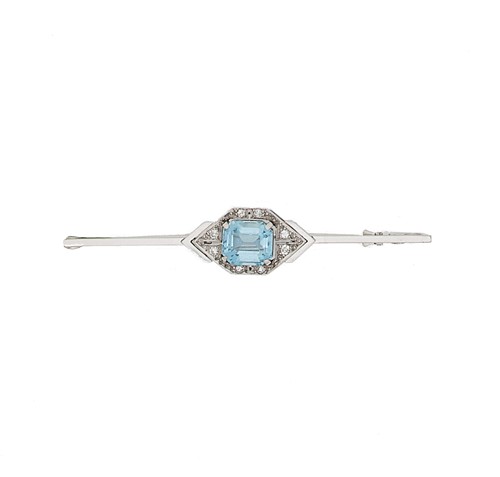 Lot 95 - An aquamarine and diamond geometric style bar brooch