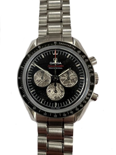 Lot 444 - Omega - A steel limited edition 'Speedmaster Apollo/Soyuz 35th Anniversary' chronograph wristwatch