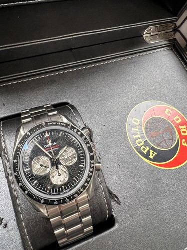 Lot 444 - Omega - A steel limited edition 'Speedmaster Apollo/Soyuz 35th Anniversary' chronograph wristwatch