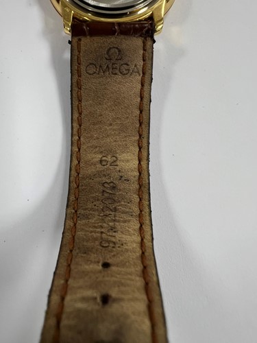 Lot 403 - Omega - An 18ct gold 'de Ville Prestige' wristwatch